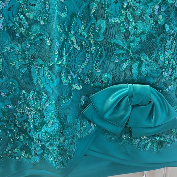 Women’s Matching Top & Skirt Set & Hat - Picture 4 of 14